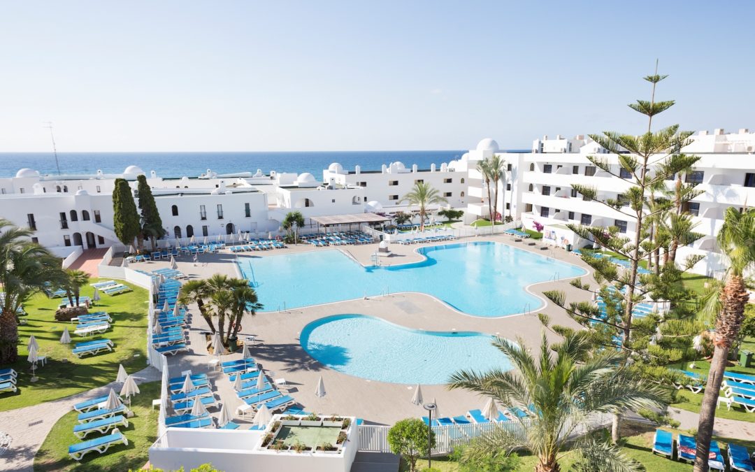 Els hotelers de Tarragona afronten l’equador de l’estiu amb moderat optimisme i dependència de les reserves d’última hora