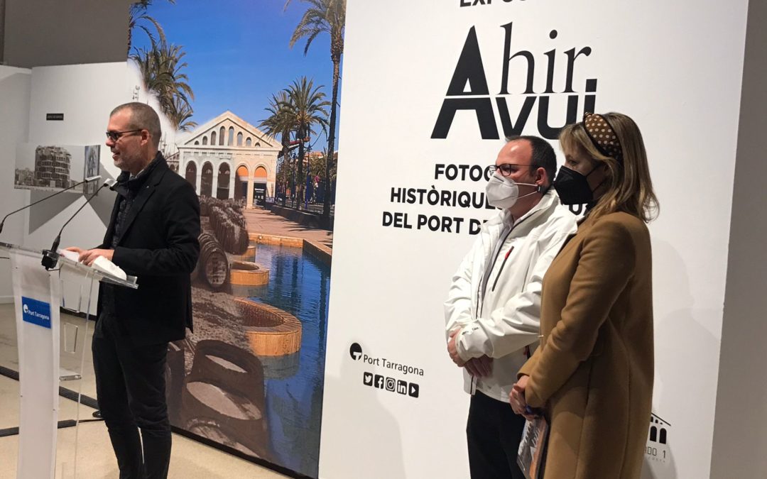 El president del Port de Tarragona inaugura una mostra fotogràfica sobre el passat i el present del Port