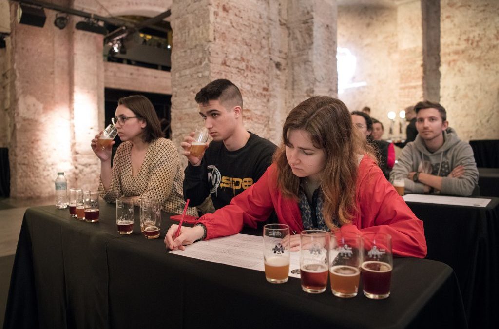 Estudiants de la URV creen la cervesa Mapel, inspirada en les fulles de la tardor