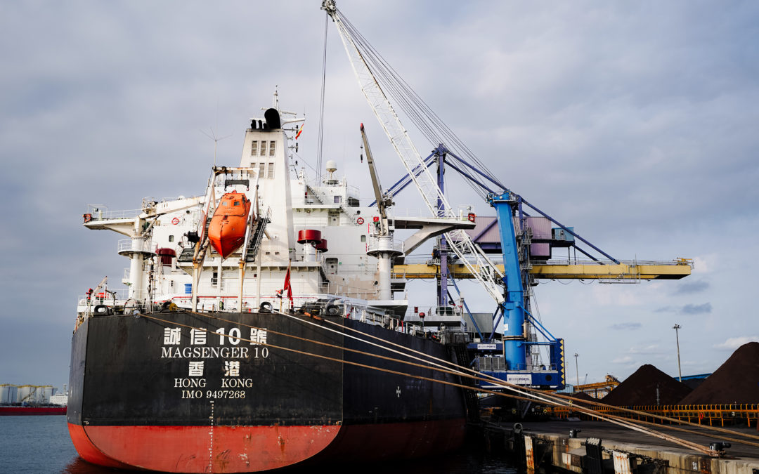 El Port comença a operar el trànsit que substituirà el carbó