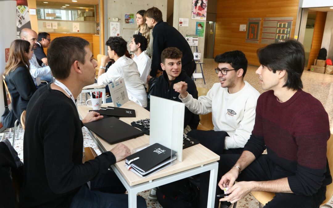 Les petites i mitjanes empreses lideren la contractació estable dels graduats de la URV