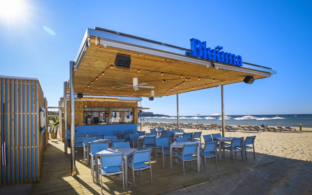 Bluüma Salou dona el tret de sortida a la temporada 2025 amb vermut, música i gastronomia davant del mar