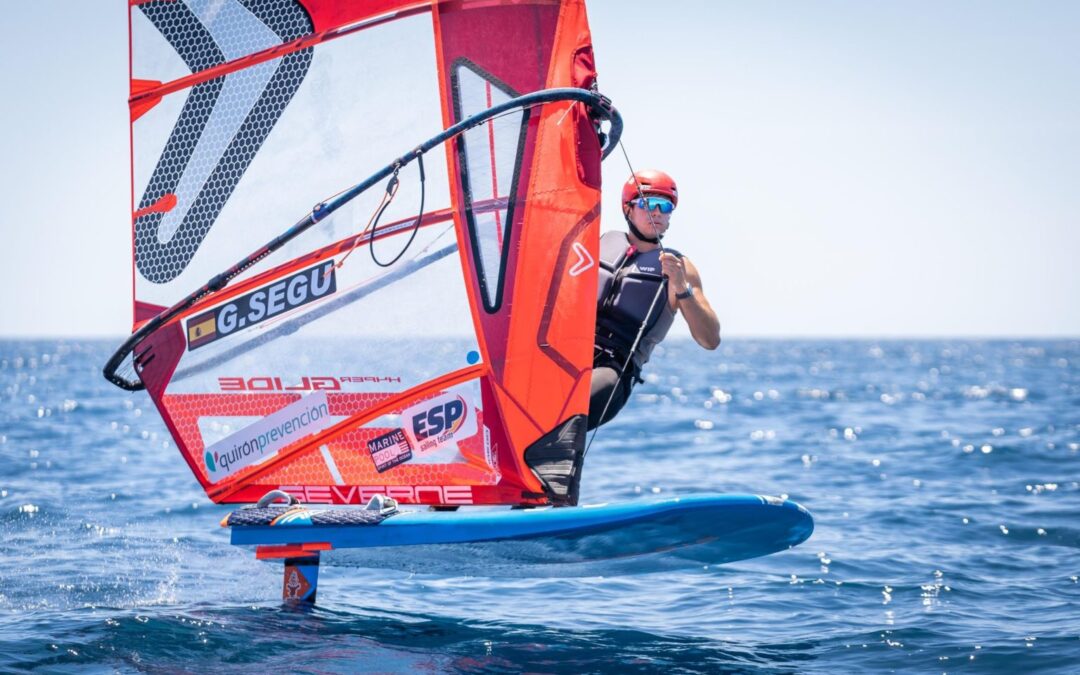 Guillem de Segú, del CN Salou, brilla a la Copa d’Espanya d’iQFoil amb un podi absolut i títol sènior