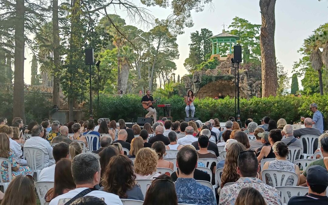 El Parc Samà de Cambrils inaugura el cicle Jardí Sonor amb un concert íntim d’Eva Sola