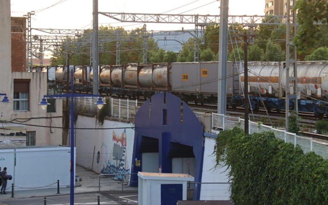 La plataforma Mercaderies per l’Interior demana frenar el tercer fil i accelerar la via ferroviària alternativa pel centre del territori