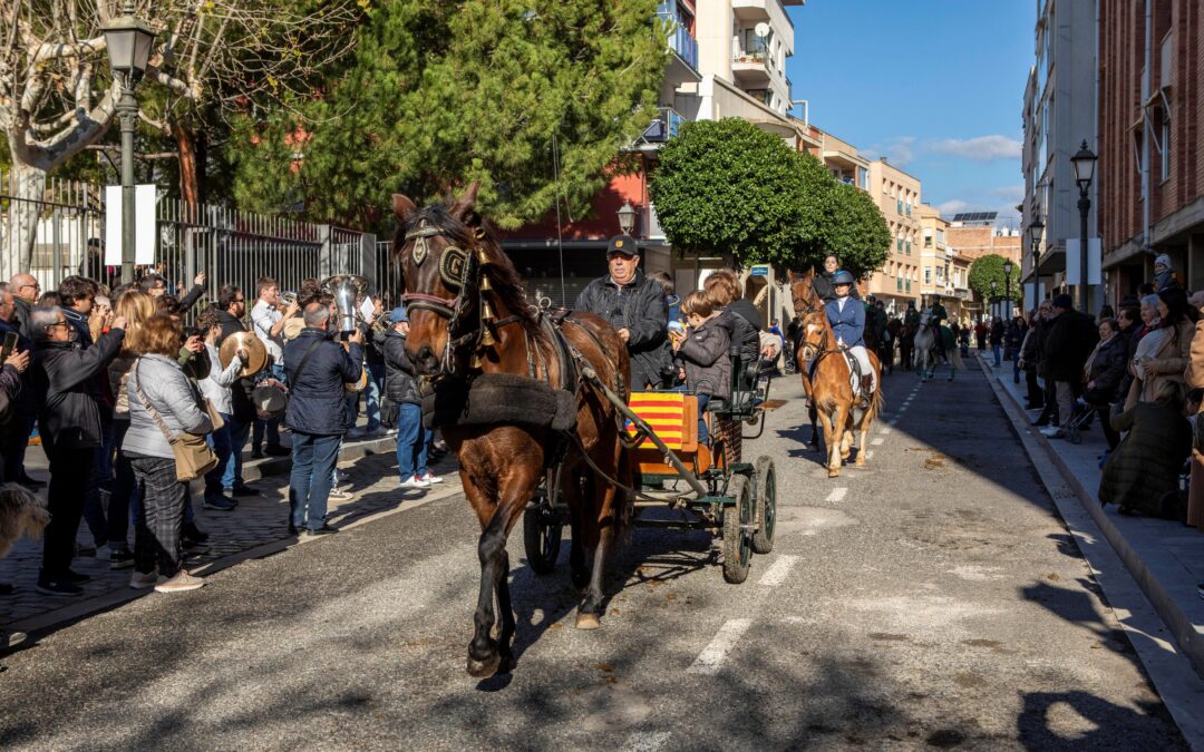 Cambrils celebrarà la festa de Sant Antoni amb els Tres Tombs, esmorzar popular i ball
