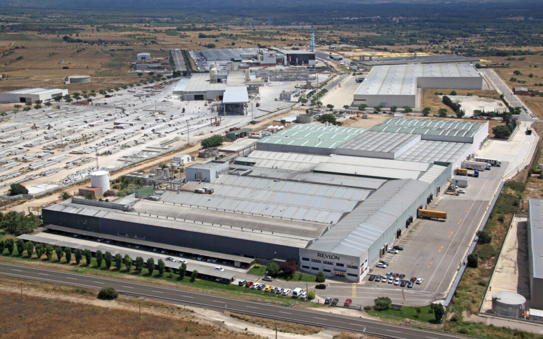 Revlon refuerza su posición en Tarragona aumentando su espacio logístico y líneas de producción
