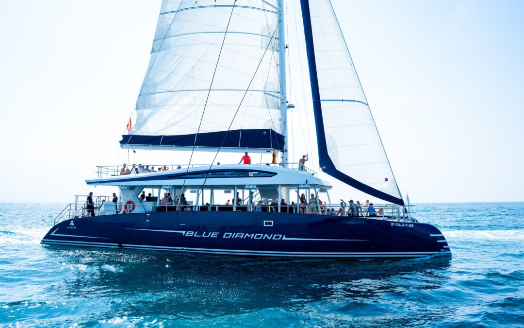 Cambrils incorpora un nou catamarà per a excursions turístiques al litoral